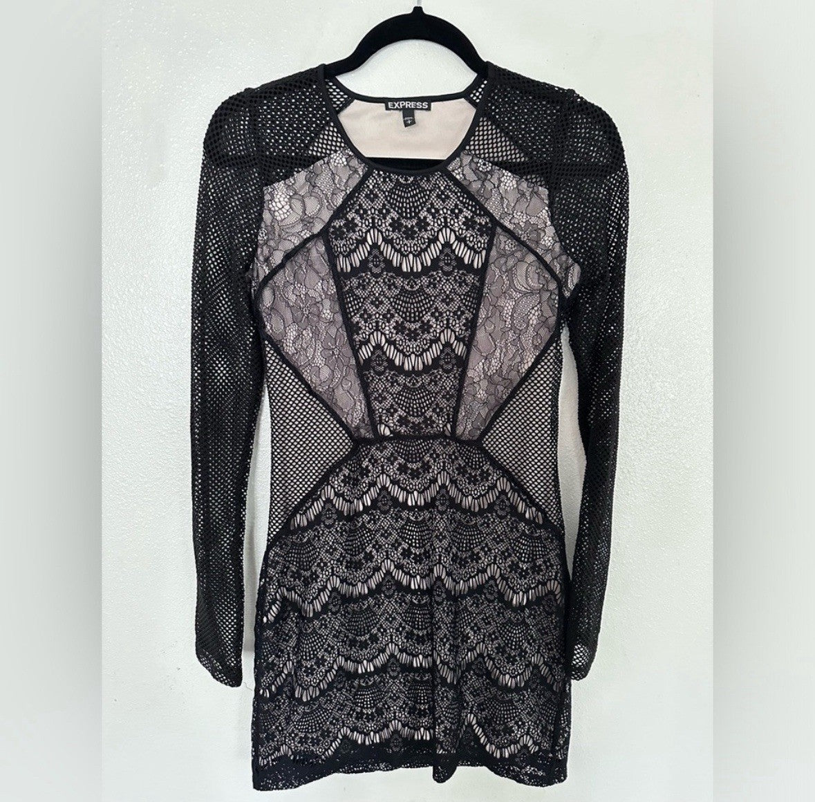 Woman’s Express Black Lace Dress Size Small (0048)