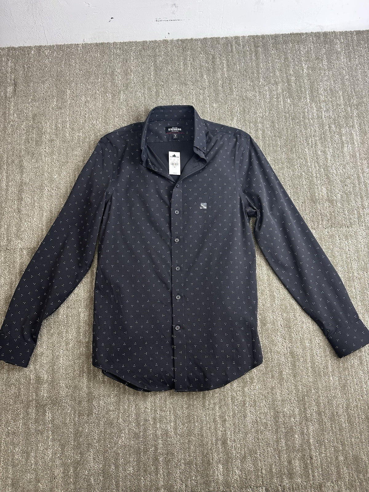 Men’s Express Extra Slim Performance XS 13-13.5 NWT Button Up  Long Sleeve (5.8)