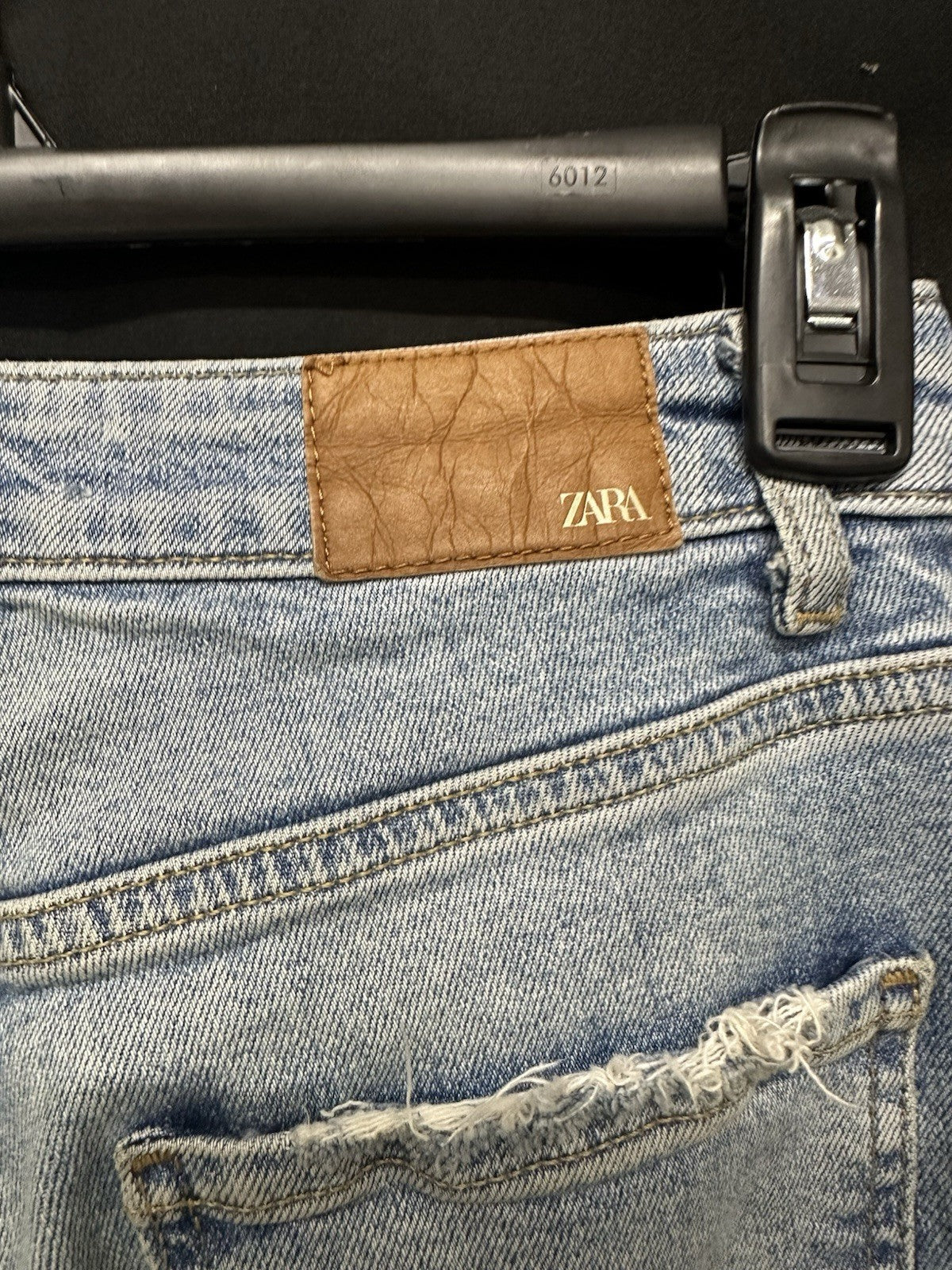 Women’s ZARA Cut off Jeans US 2 EUR 34 (0031)