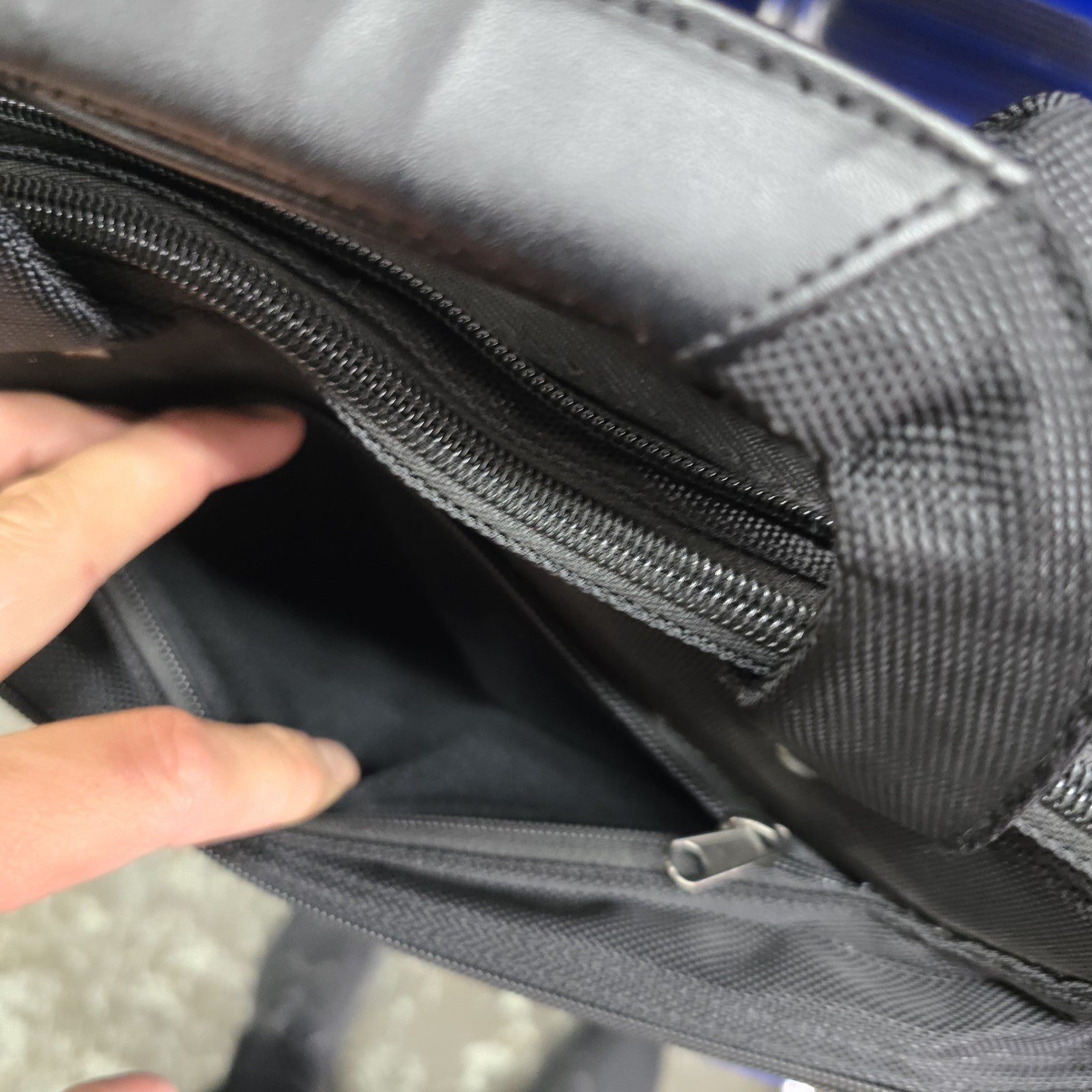 Targus Zip-Thru 14" Notebook Carrying Case - Black