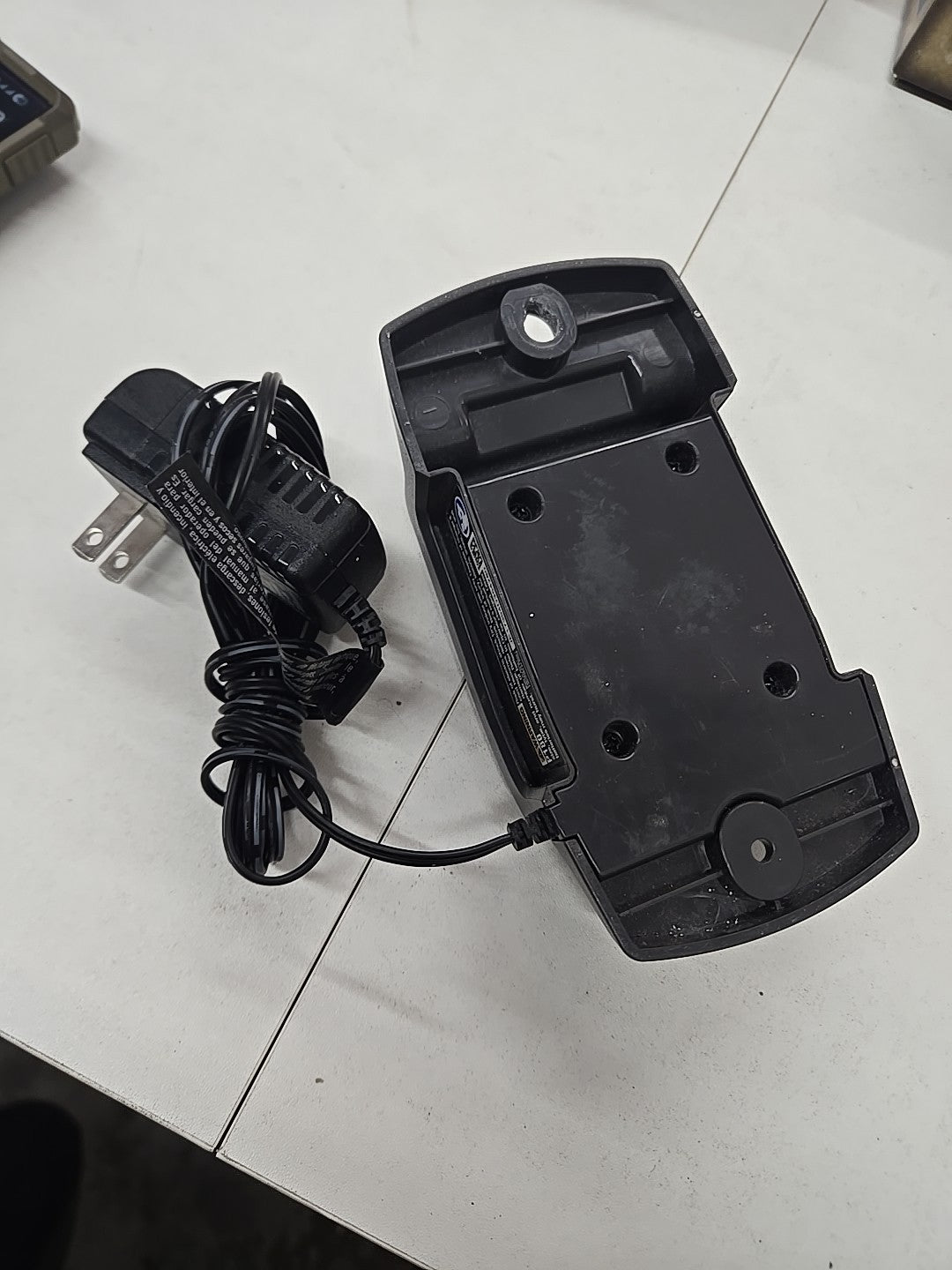 Ryobi P180 EVERCHARGE One+ Wall Adaptor/Charger Mount for P714 Vacuum 8B