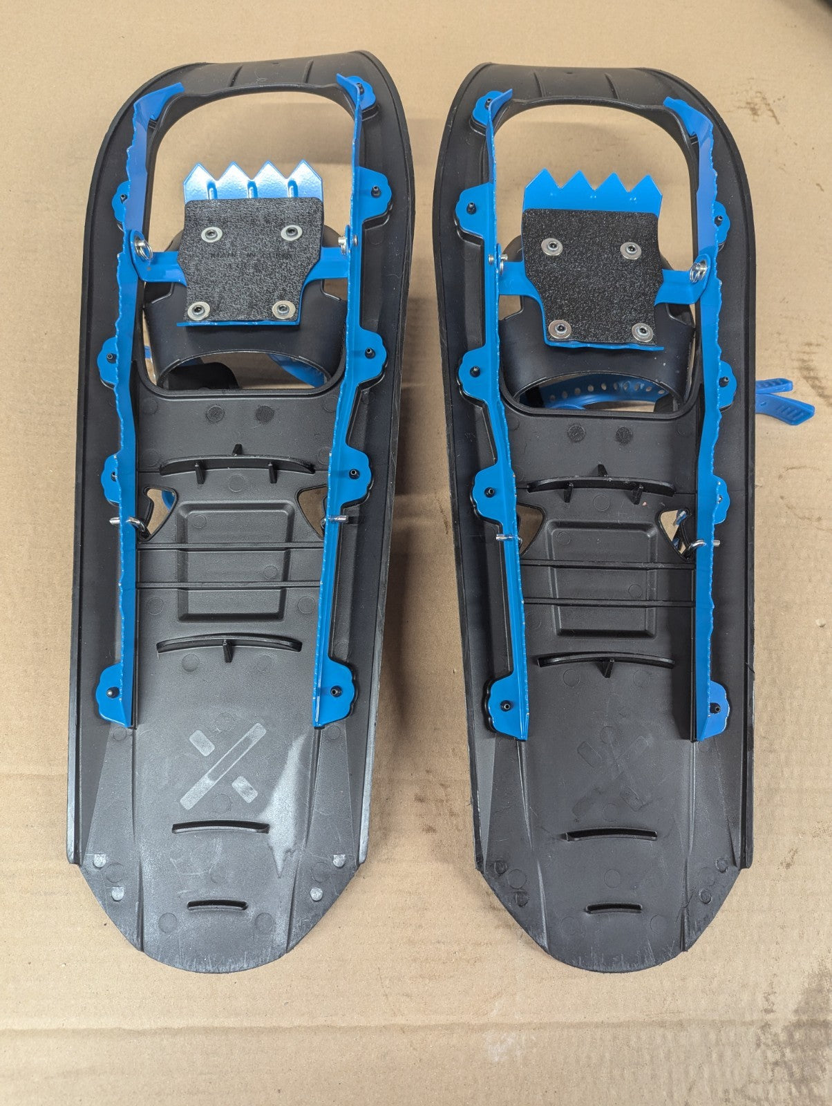 ALPTREK Snowshoes with Under-deck ridges, Integrated heel lift, No Poles