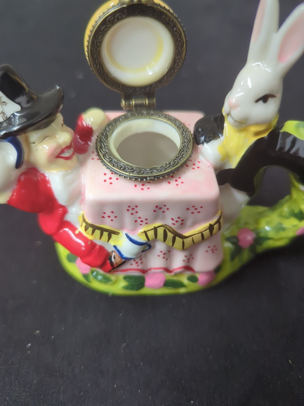 Vintage Alice In Wonderland Mad Hatter Porcelain Trinket Stash Box w/Alice 1C
