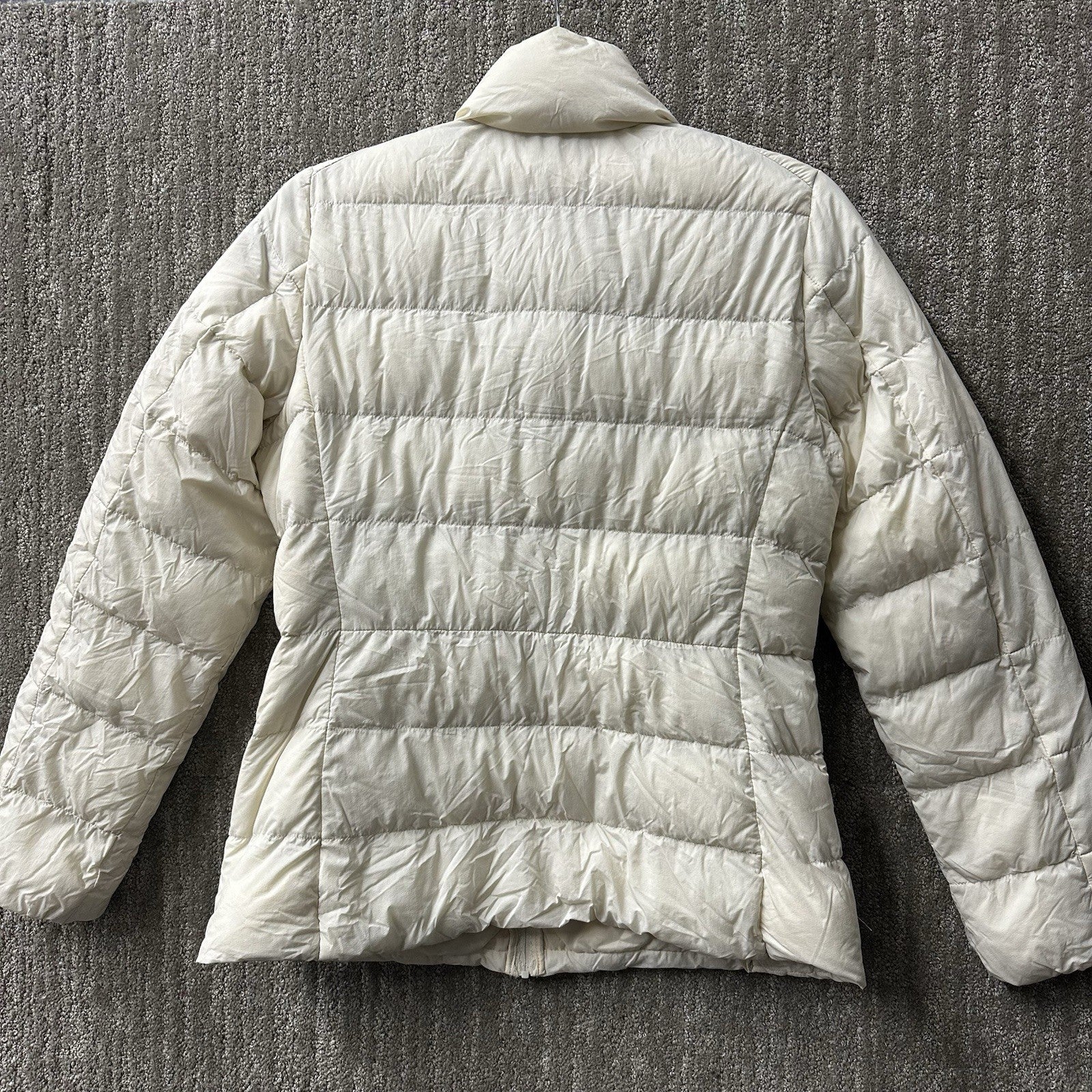 Uniqlo Ultra Light Down Packable Women's Cream Puffer Jacket Size Small 0089