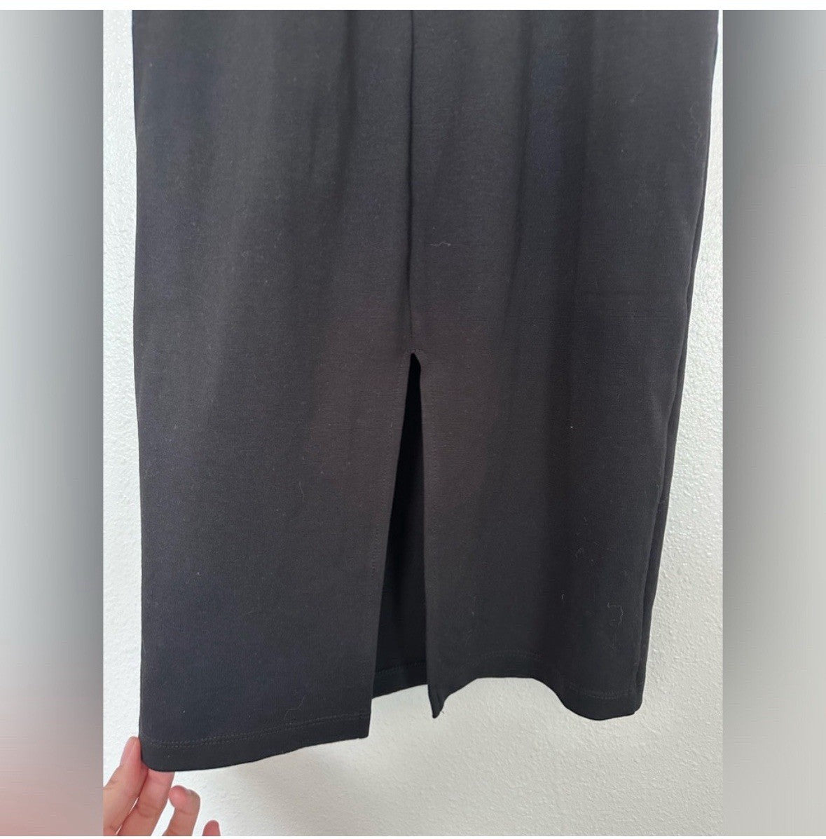 Woman’s Lulus Size small Low cut V back, Fitted black dress Size Small (0041)