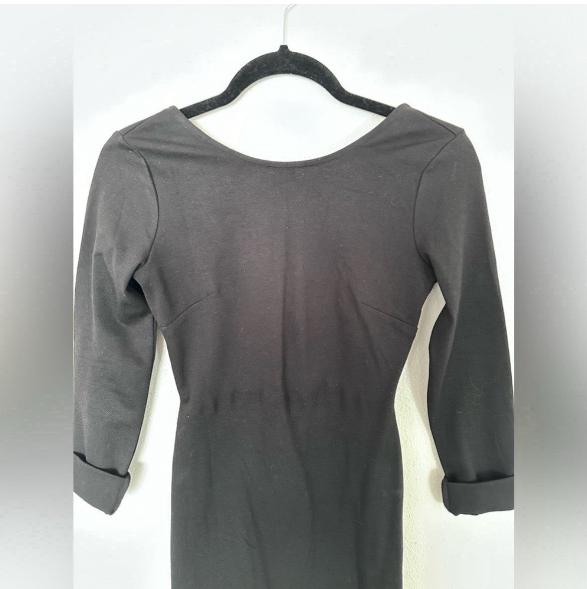 Woman’s Lulus Size small Low cut V back, Fitted black dress Size Small (0041)