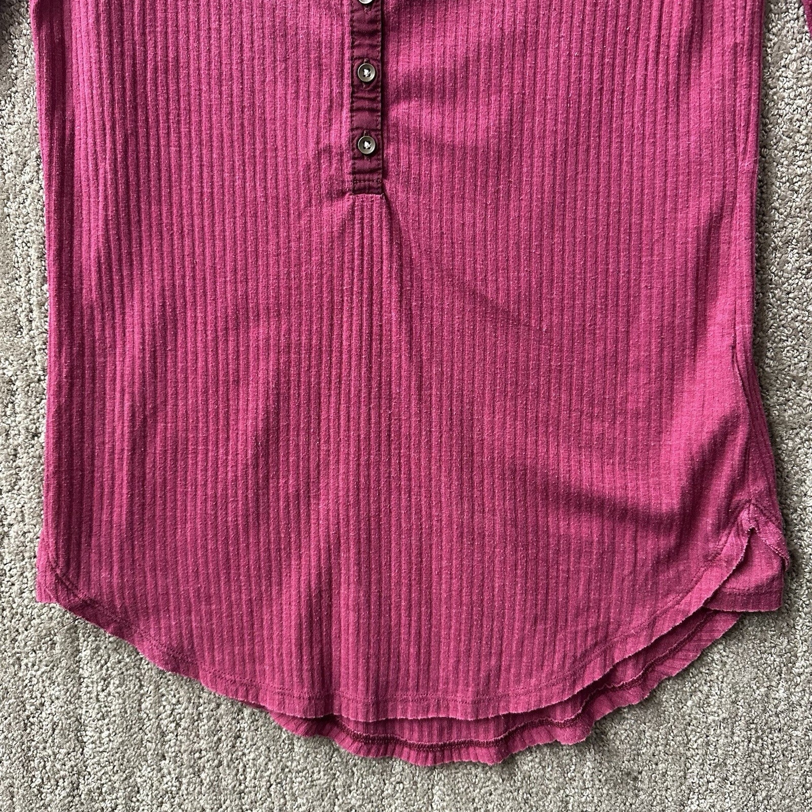Women’s Maroon Long Sleeve Henley Tee Shirt Medium Y2K 0085