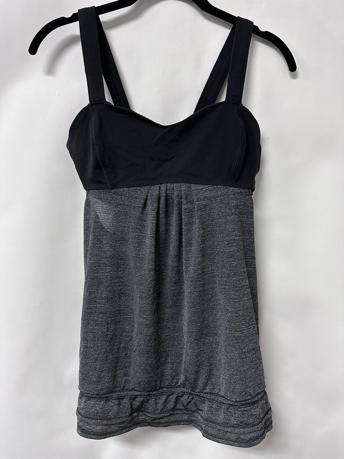 Lululemon No Limits Tank Built in Bra Layered Top Gray Black Cinch Hem Size 6
