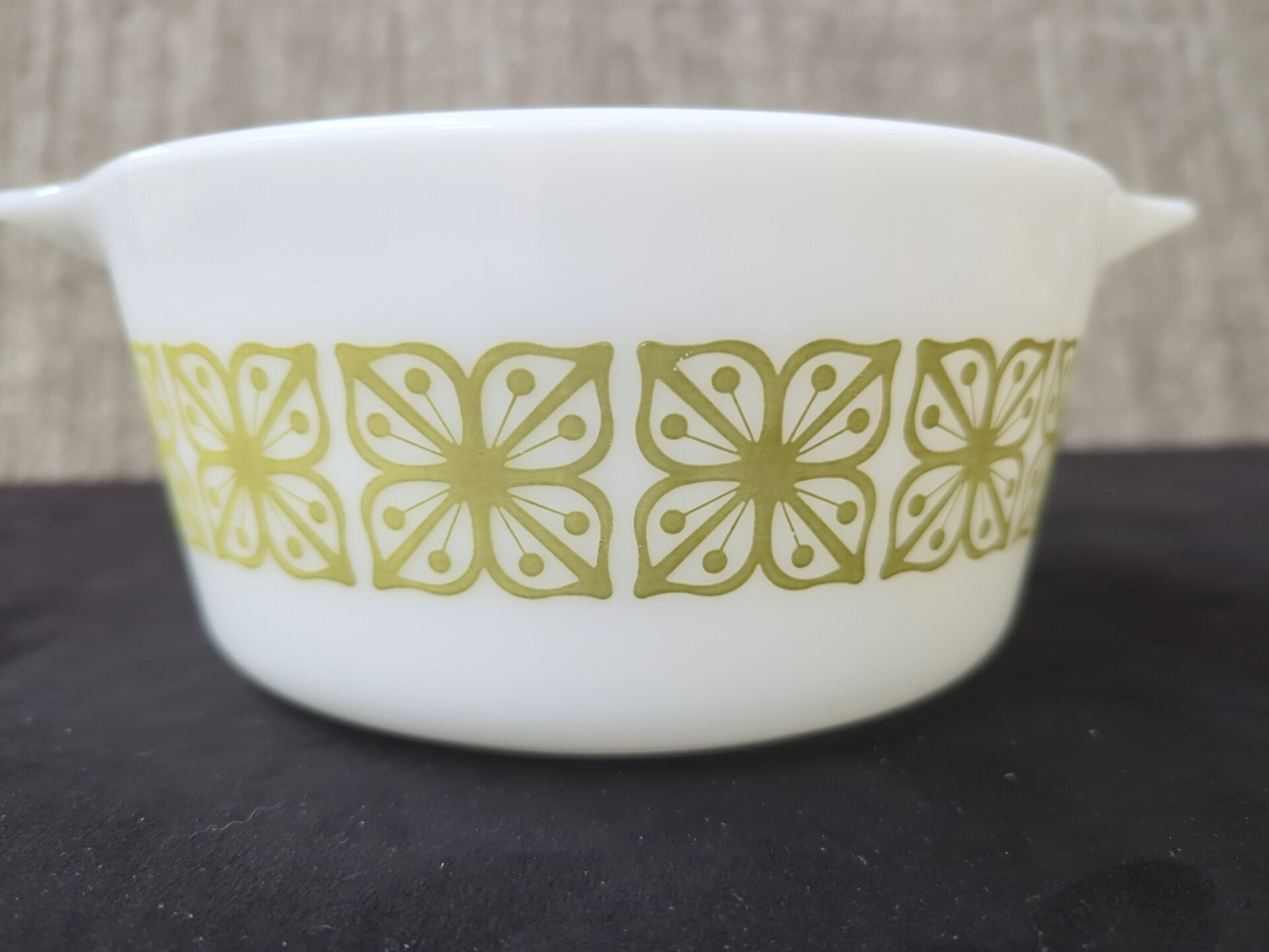 VINTAGE Pyrex 474-B Verde Green Square Flowers 1.5 Qt Casserole Dish 13C