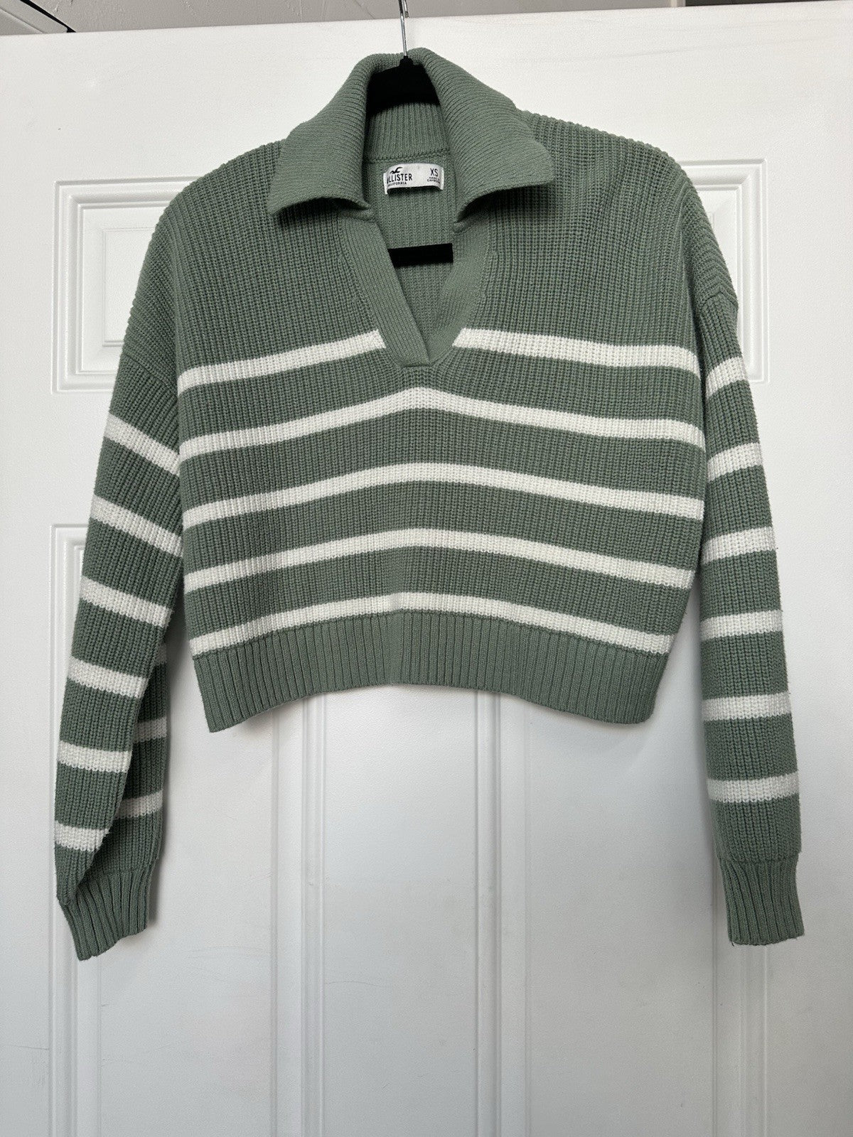 Women's Hollister Pullover Striped V-Neck Crop Long Sleeve Sweater Size XS 0071