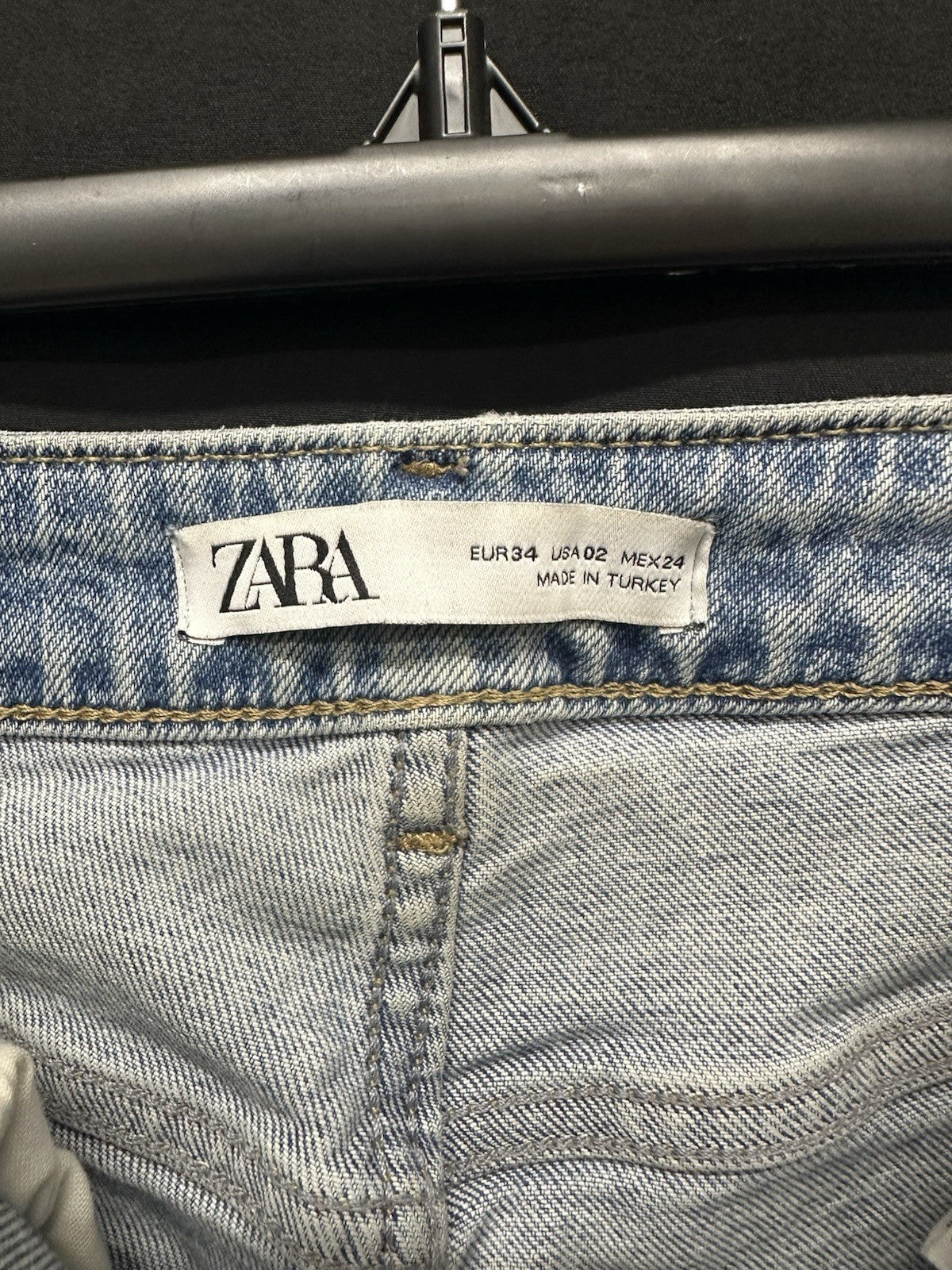 Women’s ZARA Cut off Jeans US 2 EUR 34 (0031)
