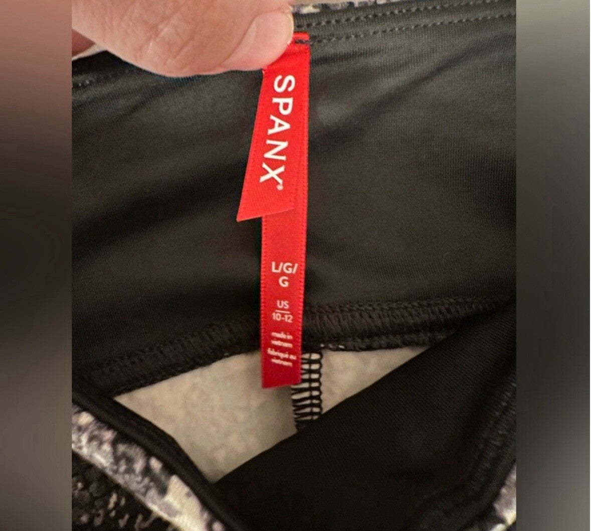Spanx Faux Leather Snake Shine Leggings Grey Womens Large 2.5