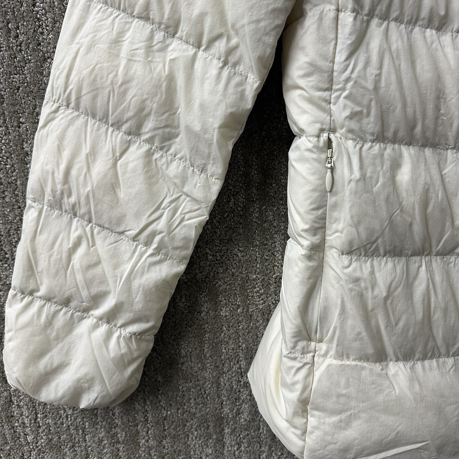 Uniqlo Ultra Light Down Packable Women's Cream Puffer Jacket Size Small 0089