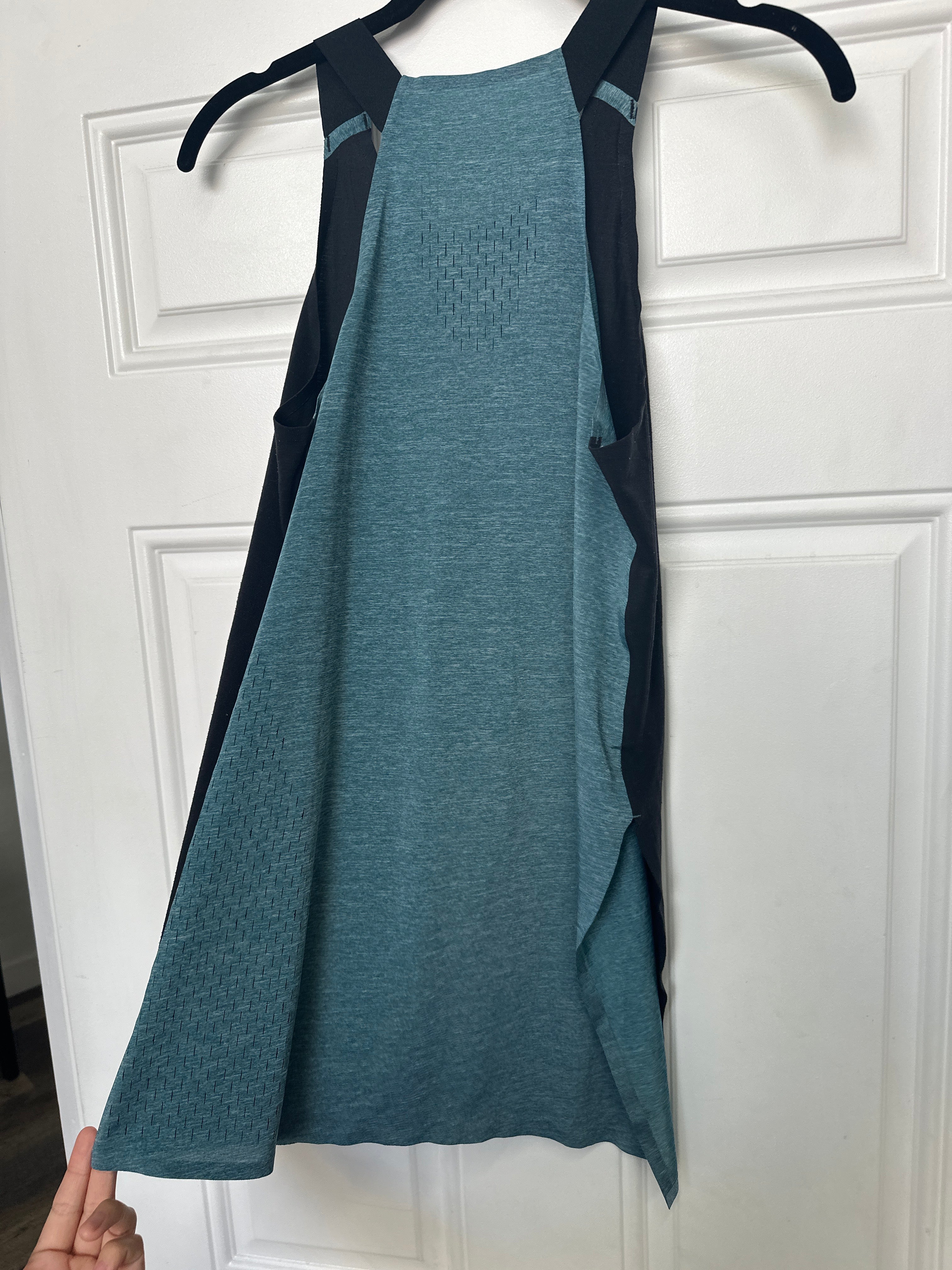 Men’s small Nike Tank