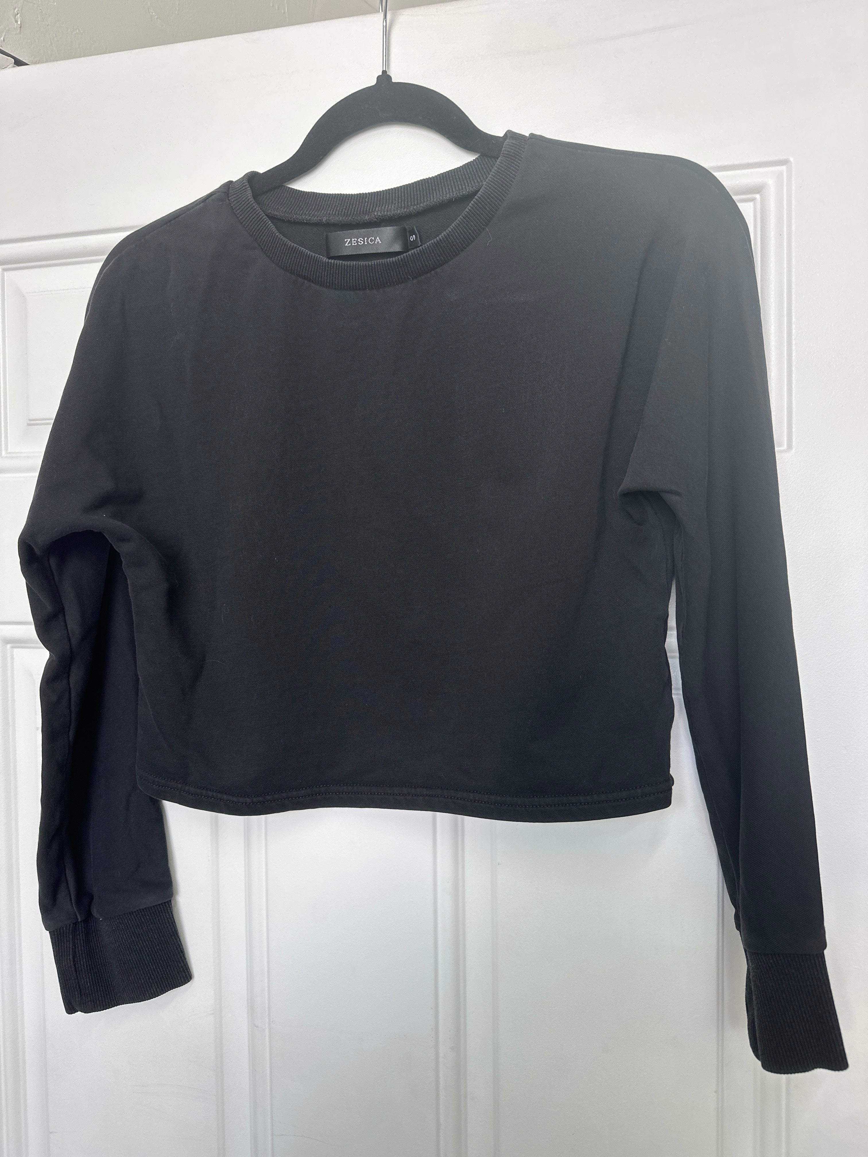 Women’s Zesica Small Crop sweater