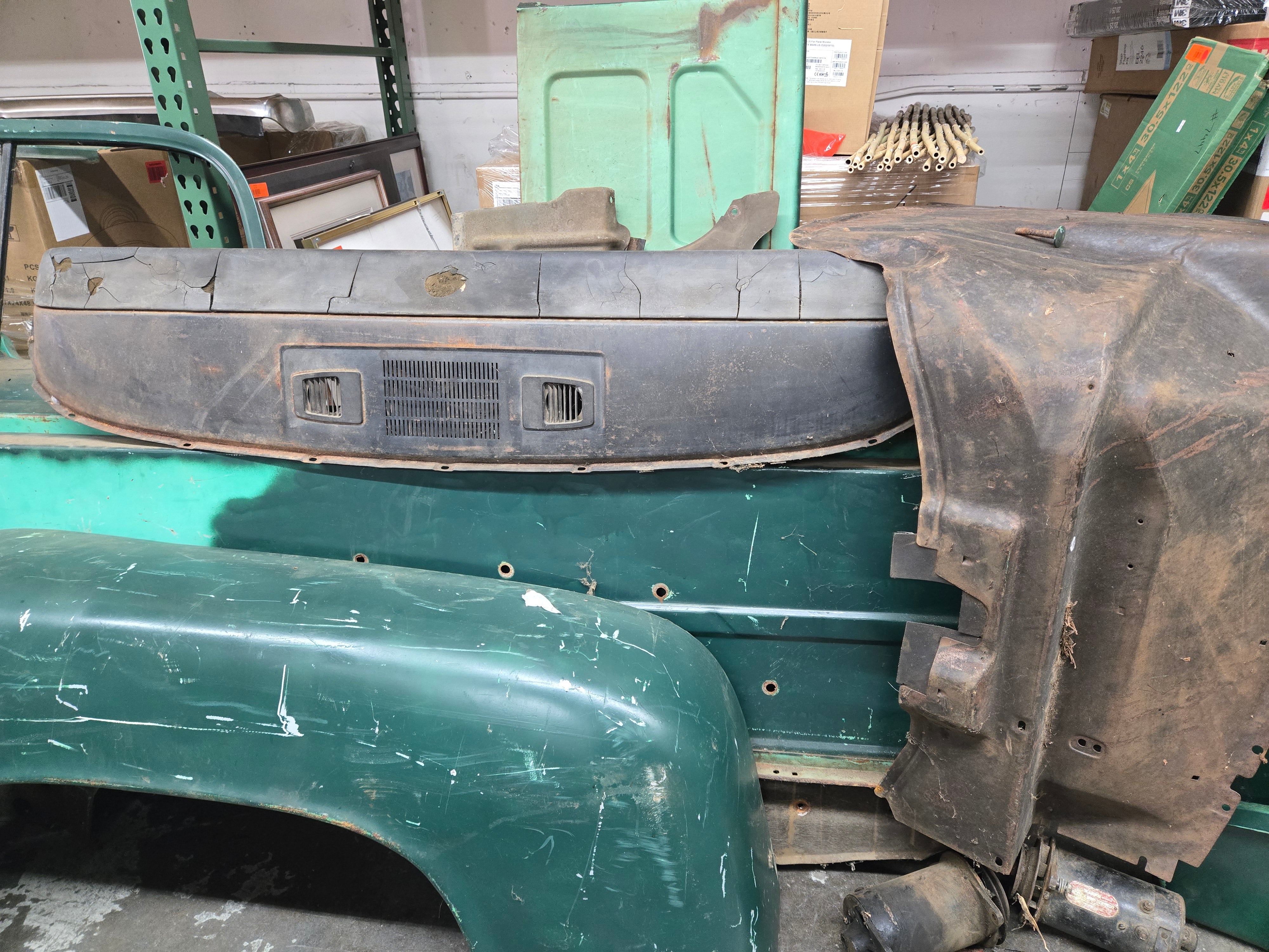1972 Dodge D100 Stepsode Bed
