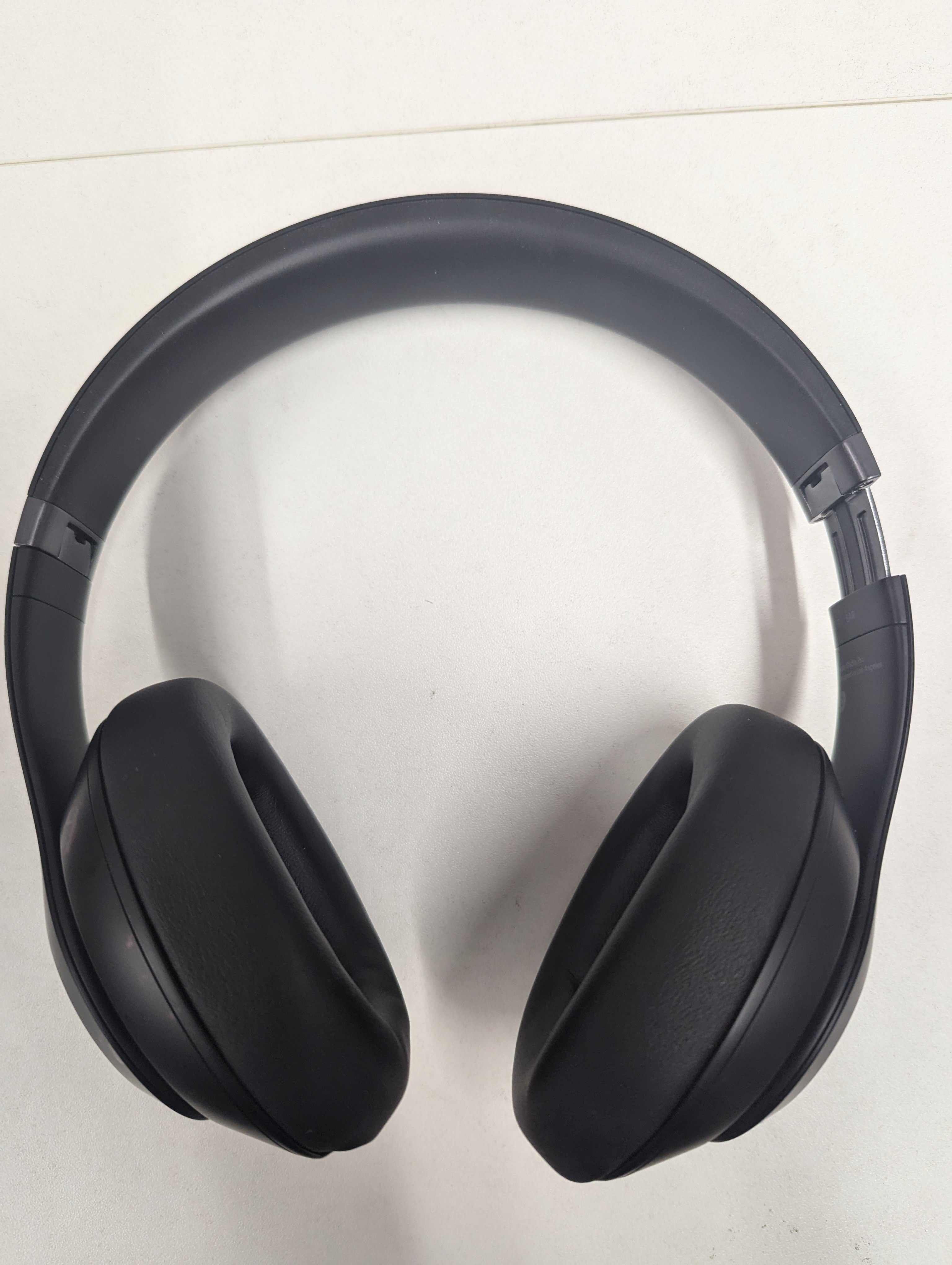 Apple Beats by Dre Studio Pro, Bluetooth Wireless, Over Ear, Marked